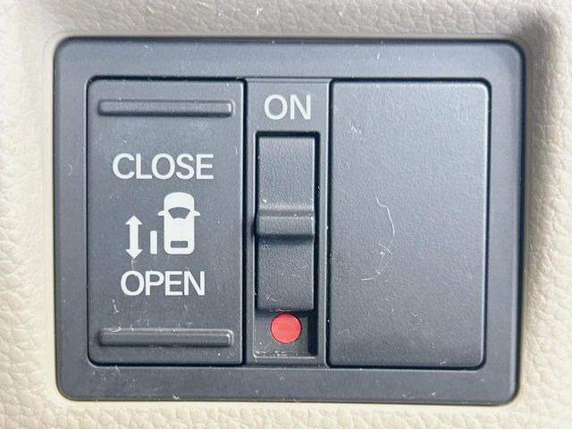 【パワースライドドア】スマートキーや運転席のスイッチでスライドドアの開閉が可能♪電動だから力を入れてドアを開ける必要が無く、小さいお子様でも、重い荷物を持っている時もラクに開け閉めできます♪
