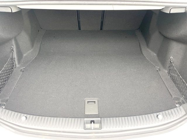 ●トランクルーム:趣味が広がる収容スペース!これだけの広さがあればお買い物やレジャーなどにも最適です!使用感も少なくきれいな状態を維持しております。
