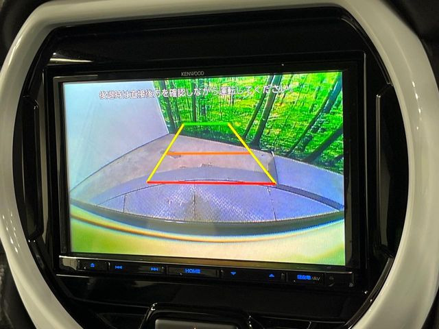 【バックカメラ】駐車時に後方がリアルタイム映像で確認できます。大型商業施設や立体駐車場での駐車時や、夜間のバック時に大活躍!運転スキルに関わらず、今や必須となった装備のひとつです!