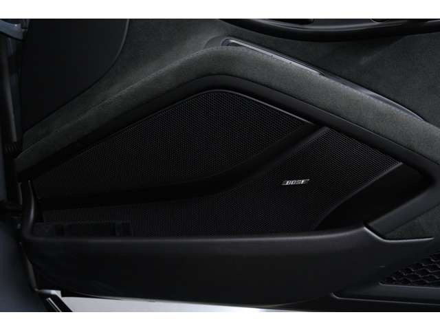 BOSE�T���E���h�T�E���h�V�X�e���𑕒��B�h���C�u��BOSE���t�ł鉹�����y���݉������܂��B