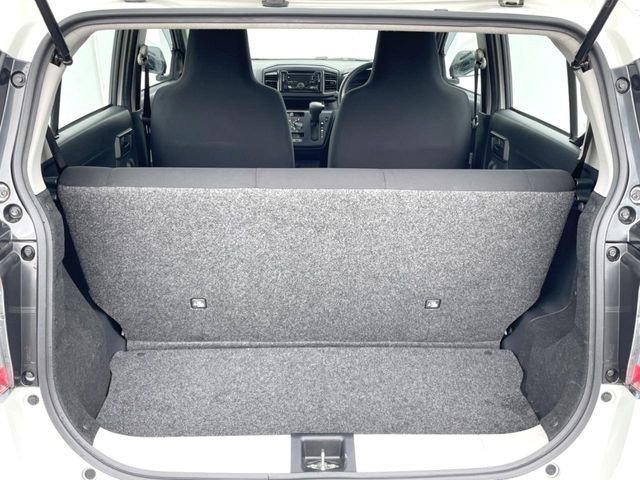 普段のお買い物や通勤、送迎等に十分な荷室スペースを確保しております。セカンドシートを倒すと、大きな荷物の積載も可能です♪
