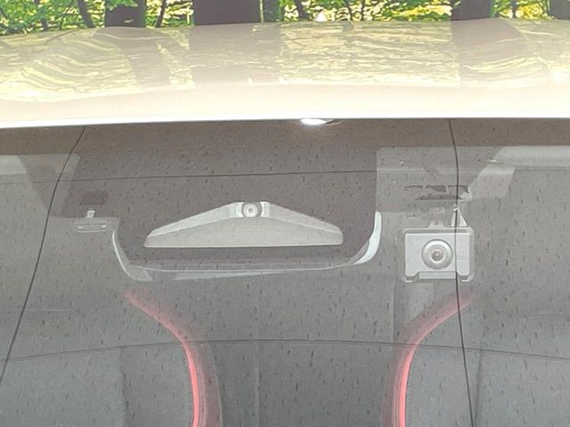 【トヨタセーフティセンス】走行中に前方の車両等を認識し、衝突しそうな時は警報とブレーキで衝突回避と被害軽減をアシスト。より安全にドライブをお楽しみいただけます。