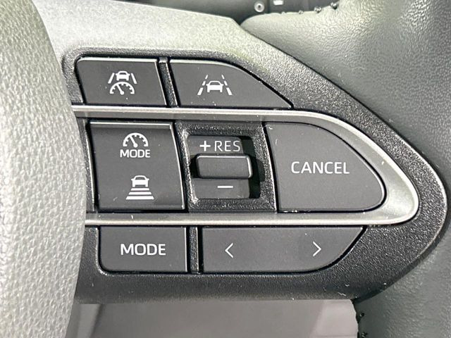 【トヨタセーフティセンス】走行中に前方の車両等を認識し、衝突しそうな時は警報とブレーキで衝突回避と被害軽減をアシスト。より安全にドライブをお楽しみいただけます。