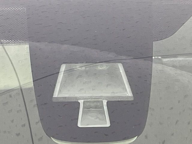 【レーダーブレーキサポート】走行中に前方の車両等を認識し、衝突しそうな時は警報で衝突回避と被害軽減をアシスト。より安全にドライブをお楽しみいただけます。