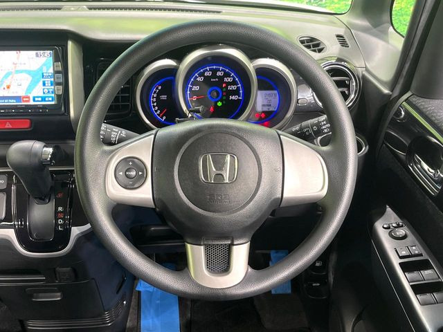 【ステアリングスイッチ】運転中、前方から目線をそらすことなく、オーディオ等の操作が可能な便利機能!安心&快適なドライブを演出してくれます♪