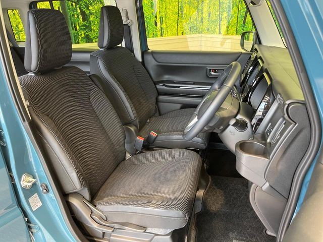 運転席シート廻りは使用感も少なく、良好な状態となっています。丁寧に使われていたことがよくわかりますね。