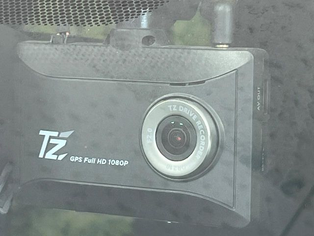 【ドライブレコーダー】ドライブレコーダー装備!走行中はもちろん、あおり運転や事故に遭遇した際、映像で記録し、万一のリスクに備えます。※記録用SDカードはお客様ご自身でご準備いただく必要があります。