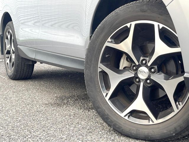 �y�����A���~�z�C�[���z�O�ςɃ}�b�`���������A���~�z�C�[���𑕒����Ă���܂��B�e��ЊO�A���~�z�C�[����A�X�^�b�h���X�^�C�����戵�����Ă���܂��B���񂲑��k����������