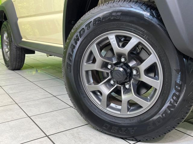 �y����15�C���`�A���~�z�C�[���z�O�ςɃ}�b�`���������A���~�z�C�[���𑕒����Ă���܂��B�e��ЊO�A���~�z�C�[����A�X�^�b�h���X�^�C�����戵�����Ă���܂��B���񂲑��k����������