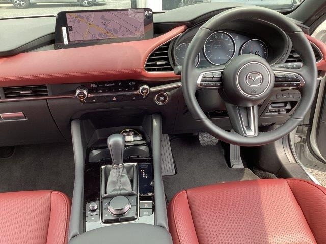 MAZDA3ファストバック1.8 XD ドライブ エディション 4WD