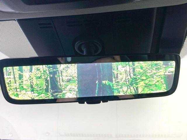 【デジタルインナーミラー】後席の大きな荷物や同乗者で後方が確認しづらい時でも安心!カメラが撮影した車両後方の映像をルームミラー内に表示。クリアな視界で状況の確認が可能です!