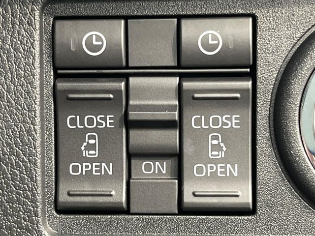 【両側パワースライドドア】スマートキーや運転席のスイッチで後席両側スライドドアの開閉が可能♪電動だから力を入れてドアを開ける必要が無く、小さなお子様でも簡単に開け閉めでき快適です♪