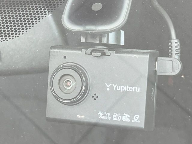 【ドライブレコーダー】ドライブレコーダー装備!走行中はもちろん、あおり運転や事故に遭遇した際、映像で記録し、万一のリスクに備えます。※記録用SDカードはお客様ご自身でご準備いただく必要があります。