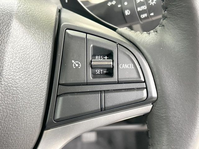 【クルーズコントロール】高速道路もラクラク走行。アクセルを離しても一定速度で走行ができ、長距離運転時の負担を軽減!加速・減速も簡単なスイッチ操作で調整できます。