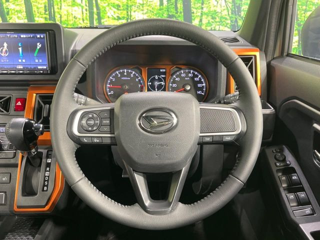 【純正革巻きステアリング】上質な革を使用することで、手にしっかり馴染みとても運転しやすいハンドルです♪