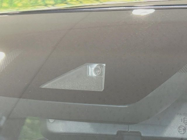 【トヨタセーフティセンス】走行中に前方の車両等を認識し、衝突しそうな時は警報とブレーキで衝突回避と被害軽減をアシスト。より安全にドライブをお楽しみいただけます。