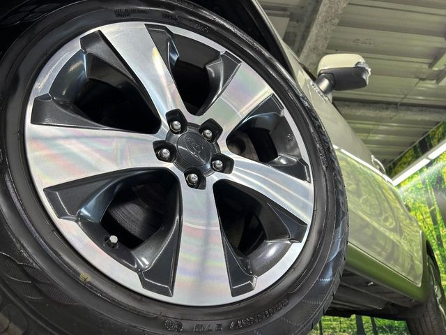 �y����17�C���`�A���~�z�C�[���z�O�ςɃ}�b�`���������A���~�z�C�[���𑕒����Ă���܂��B�e��ЊO�A���~�z�C�[����A�X�^�b�h���X�^�C�����戵�����Ă���܂��B���񂲑��k����������