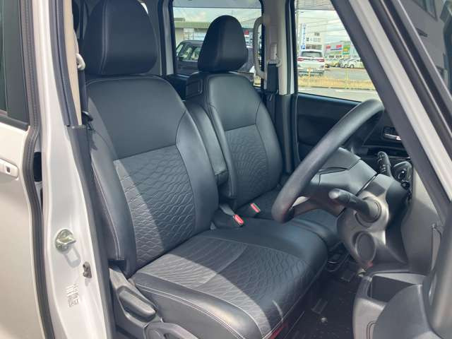 使用感のないきれいな運転席シートです!