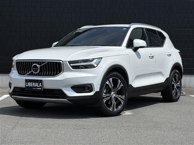 XC40T4 AWD モメンタム 4WD