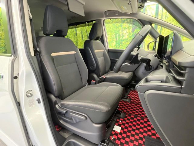 運転席シート廻りは使用感も少なく、良好な状態となっています。丁寧に使われていたことがよくわかりますね。