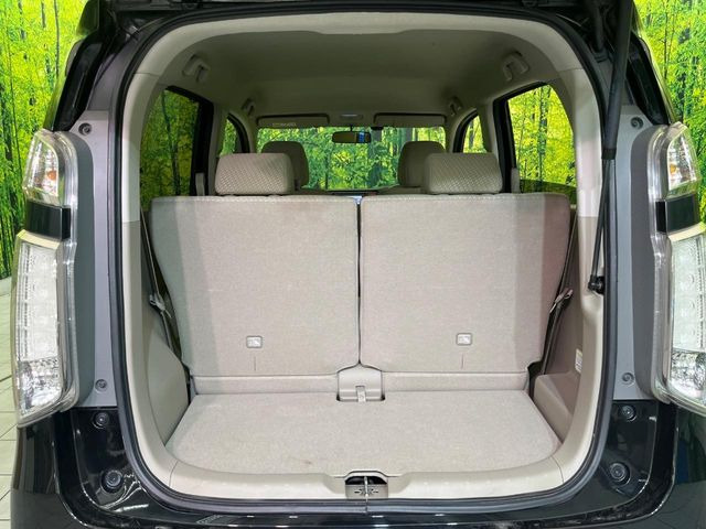 普段のお買い物や通勤、送迎等に十分な荷室スペースを確保しております。セカンドシートを倒すと、大きな荷物の積載も可能です♪