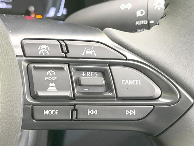 【レーダークルーズコントロール】高速道路での長距離走行が楽に!!自動で速度を保つクルーズコントロールが、衝突軽減システムと連携し、前方の車両を感知して車間を保つように速度調節してくれます!!
