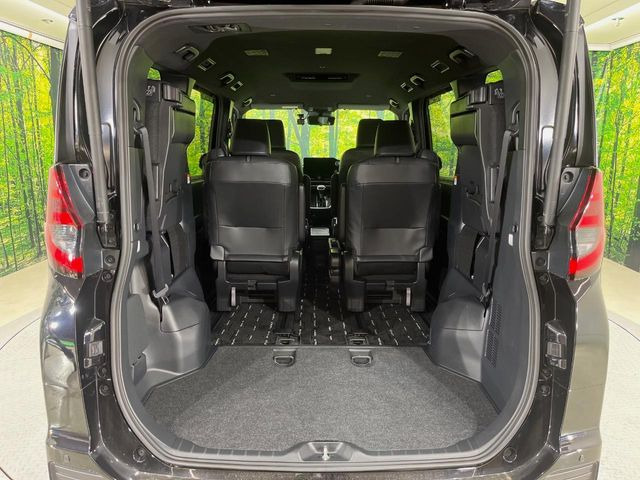 普段のお買い物や通勤、送迎等に十分な荷室スペースを確保しております。セカンドシートを倒すと、大きな荷物の積載も可能です♪