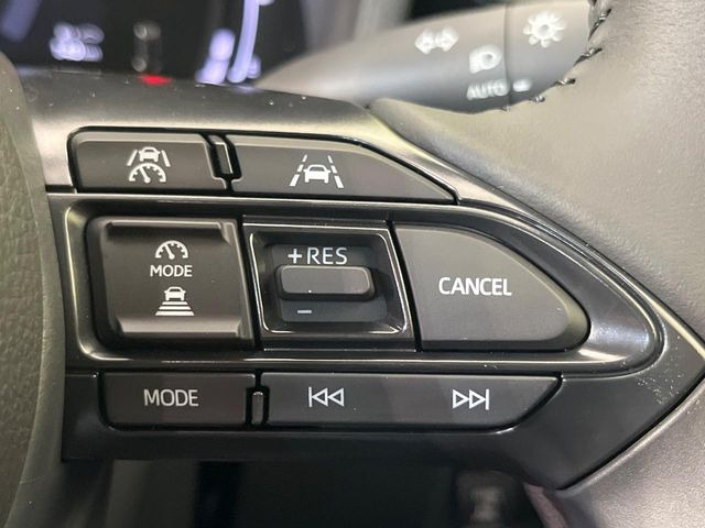 【レーダークルーズコントロール】高速道路での長距離走行が楽に!!自動で速度を保つクルーズコントロールが、衝突軽減システムと連携し、前方の車両を感知して車間を保つように速度調節してくれます!!