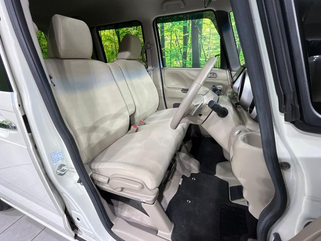運転席シート廻りは使用感も少なく、良好な状態となっています。丁寧に使われていたことがよくわかりますね。