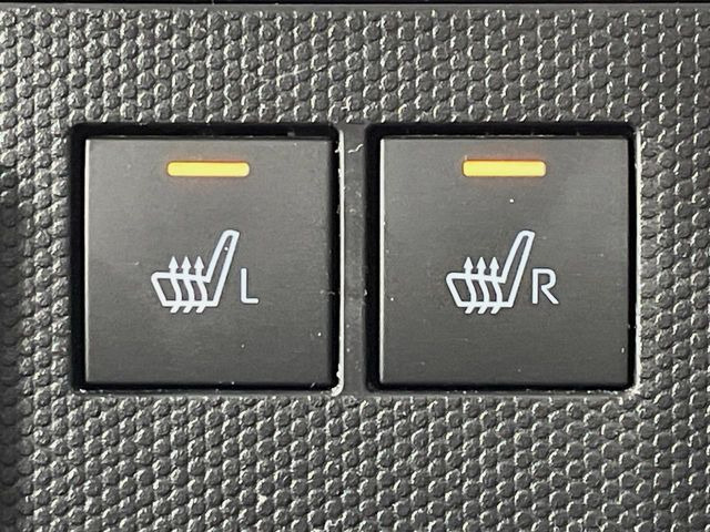 【シートヒーター】寒い日に重宝するシートヒーター!エアコンより早く温まってくれるので寒がりの人も安心ですね♪エアコンの温風は乾燥するから苦手、という方にもをおすすめです。