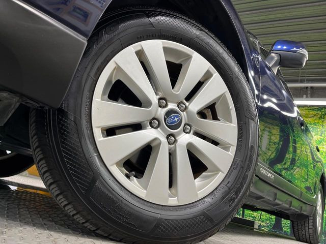 �y����17�C���`�A���~�z�C�[���z�O�ςɃ}�b�`���������A���~�z�C�[���𑕒����Ă���܂��B�e��ЊO�A���~�z�C�[����A�X�^�b�h���X�^�C�����戵�����Ă���܂��B���񂲑��k����������