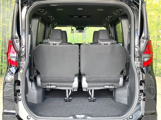 普段のお買い物や通勤、送迎等に十分な荷室スペースを確保しております。セカンドシートを倒すと、大きな荷物の積載も可能です♪
