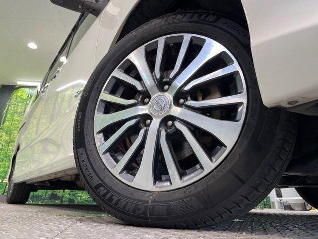 �y����16�C���`�A���~�z�C�[���z�O�ςɃ}�b�`���������A���~�z�C�[���𑕒����Ă���܂��B�e��ЊO�A���~�z�C�[����A�X�^�b�h���X�^�C�����戵�����Ă���܂��B���񂲑��k����������