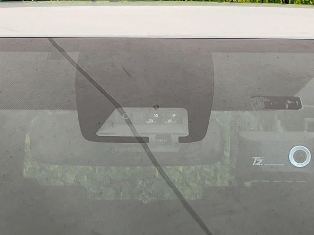 【トヨタセーフティセンス】走行中に前方の車両等を認識し、衝突しそうな時は警報とブレーキで衝突回避と被害軽減をアシスト。より安全にドライブをお楽しみいただけます。