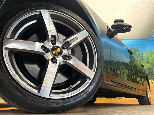 �y18�C���`�A���~�z�C�[���z�O�ςɃ}�b�`�����A���~�z�C�[���𑕒����Ă���܂��B�e��A���~�z�C�[����A�X�^�b�h���X�^�C�����戵�����Ă���܂��B���񂲑��k������
