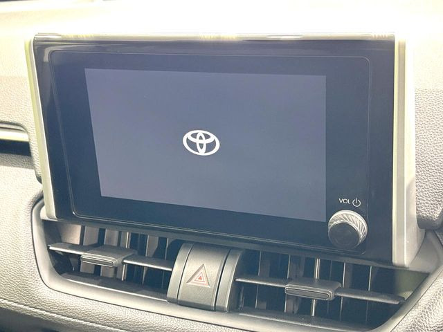 �y8�C���` �f�B�X�v���C�I�[�f�B�I�z���ʂ̃f�B�X�v���C��AppleCarPlay��AndroidAuto�����p�\�B�傫�ȉ�ʂŃX�}�z�i�r�A�v���������p���������܂���