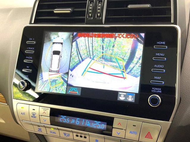 【パノラミックビューモニター】専用のカメラにより、上から見下ろしたような視点で360度クルマの周囲を確認することができます☆死角部分も確認しやすく、狭い場所での切り返しや駐車もスムーズに行えます。