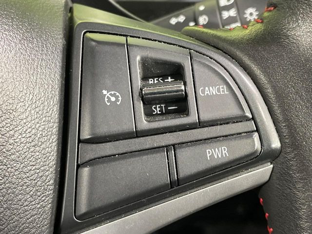 【クルーズコントロール】高速道路もラクラク走行。アクセルを離しても一定速度で走行ができ、長距離運転時の負担を軽減!加速・減速も簡単なスイッチ操作で調整できます。