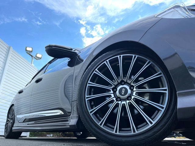�y18�C���`�A���~�z�C�[���z�O�ςɃ}�b�`�����A���~�z�C�[���𑕒����Ă���܂��B�e��A���~�z�C�[����A�X�^�b�h���X�^�C�����戵�����Ă���܂��B���񂲑��k����������