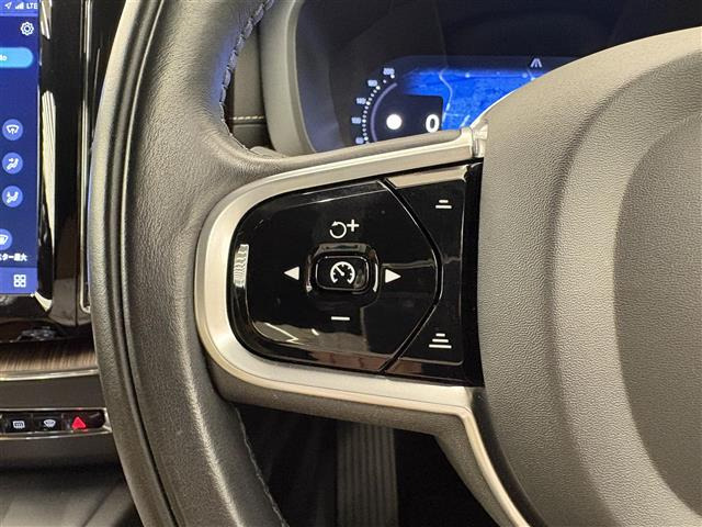 XC60B5 AWD インスクリプション 4WD