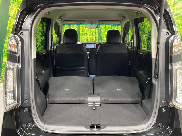 普段のお買い物や通勤、送迎等に十分な荷室スペースを確保しております。セカンドシートを倒すと、大きな荷物の積載も可能です♪
