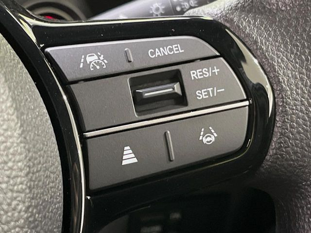 【アダプティブクルーズコントロール】高速道路での長距離走行が楽に!!自動で速度を保つクルーズコントロールが、衝突軽減システムと連携し、前方の車両を感知して車間を保つように速度調節してくれます!!