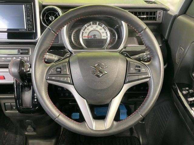 【純正革巻きステアリング】上質な革を使用することで、手にしっかり馴染みとても運転しやすいハンドルです♪