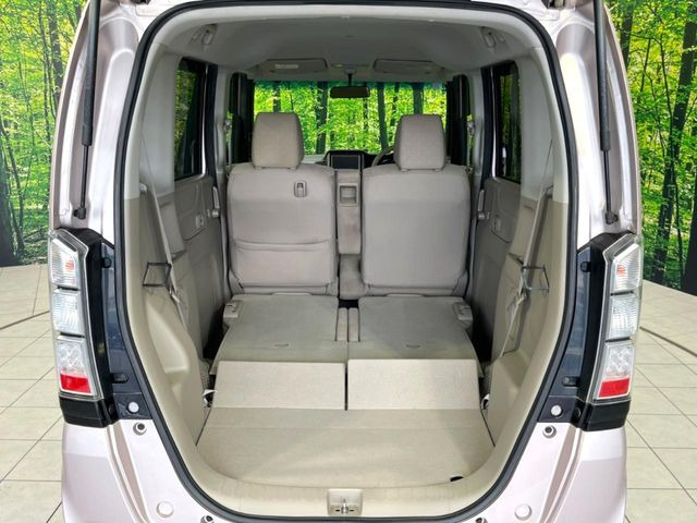 普段のお買い物や通勤、送迎等に十分な荷室スペースを確保しております。セカンドシートを倒すと、大きな荷物の積載も可能です♪