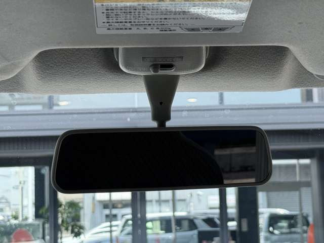 自社板金工場・陸運局指定整備工場も完備しております。納車時の点検・整備にもご安心下さい☆