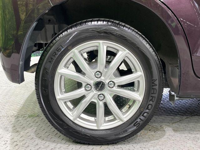 �y14�C���`�A���~�z�C�[���z�O�ςɃ}�b�`�����A���~�z�C�[���𑕒����Ă���܂��B�e��A���~�z�C�[����A�X�^�b�h���X�^�C�����戵�����Ă���܂��B���񂲑��k����������