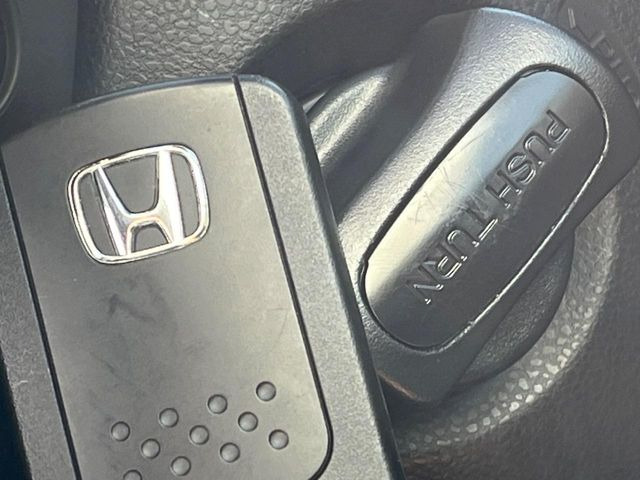 �yHonda�X�}�[�g�L�[�z�J�o����|�P�b�g�ɓ��ꂽ�܂܂ł��h�A�̎{���E�������\�ȃX�}�[�g�L�[�𑕔��B�G���W���̃I���E�I�t�����J�M�����o���K�v����������Ƃ��Ă��֗��ł���