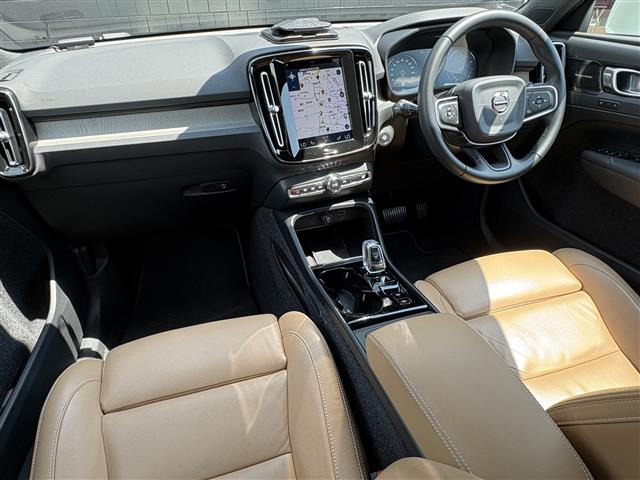 XC40T4 AWD モメンタム 4WD