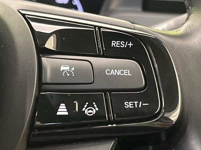 【アダプティブクルーズコントロール】高速道路での長距離走行が楽に!!自動で速度を保つクルーズコントロールが、衝突軽減システムと連携し、前方の車両を感知して車間を保つように速度調節してくれます!!