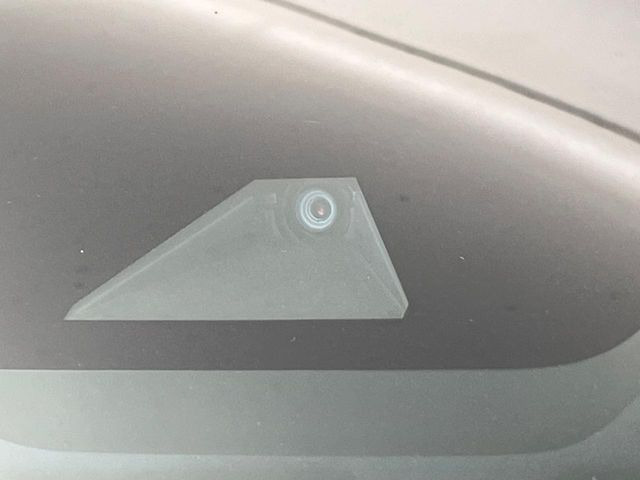 【トヨタセーフティセンス】走行中に前方の車両等を認識し、衝突しそうな時は警報とブレーキで衝突回避と被害軽減をアシスト。より安全にドライブをお楽しみいただけます。